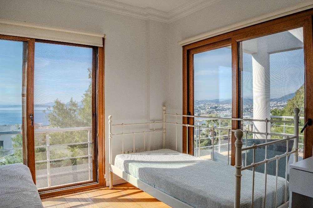 Bodrum Kumbahçe Kale ve Deniz Manzaralı Satılık Müstakil Villa