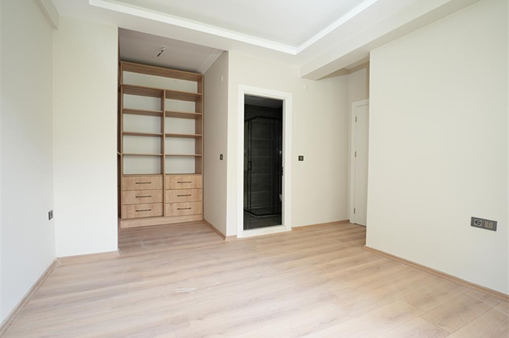 C21 Cius; Havuzlu Site İçerisinde Deniz Manzaralı Geniş Bahçeli