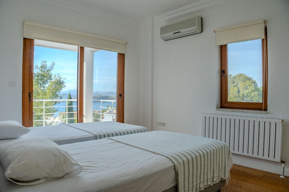 Bodrum Kumbahçe Kale ve Deniz Manzaralı Satılık Müstakil Villa