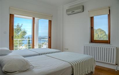 Bodrum Kumbahçe Kale ve Deniz Manzaralı Satılık Müstakil Villa