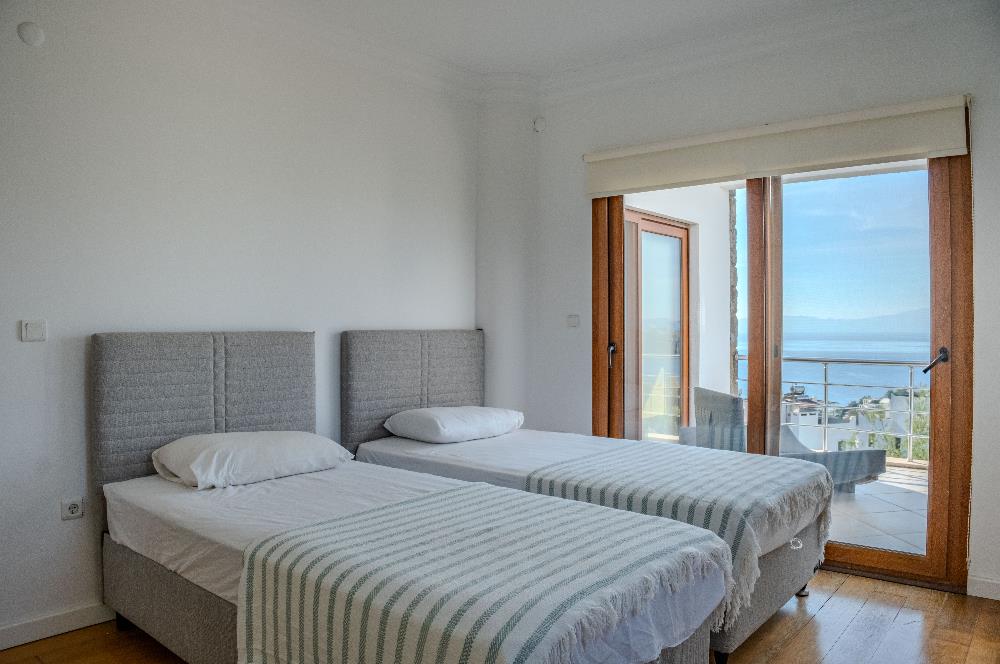 Bodrum Kumbahçe Kale ve Deniz Manzaralı Satılık Müstakil Villa