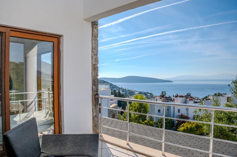 Bodrum Kumbahçe Kale ve Deniz Manzaralı Satılık Müstakil Villa