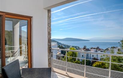 Bodrum Kumbahçe Kale ve Deniz Manzaralı Satılık Müstakil Villa