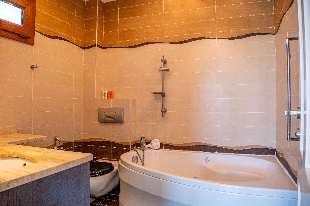 Bodrum Kumbahçe Kale ve Deniz Manzaralı Satılık Müstakil Villa