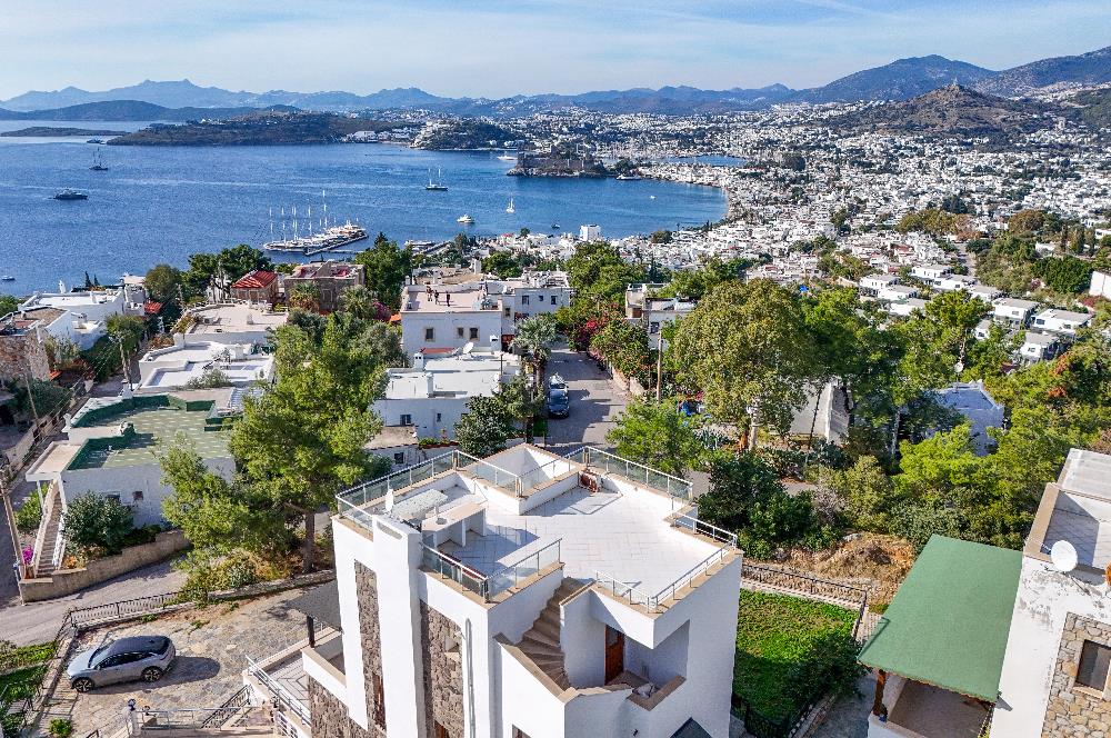 Bodrum Kumbahçe Kale ve Deniz Manzaralı Satılık Müstakil Villa