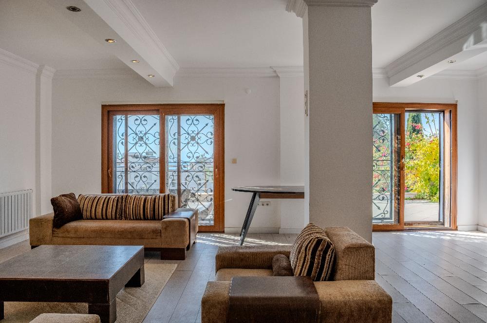 Bodrum Kumbahçe Kale ve Deniz Manzaralı Satılık Müstakil Villa