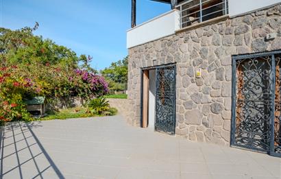 Bodrum Kumbahçe Kale ve Deniz Manzaralı Satılık Müstakil Villa