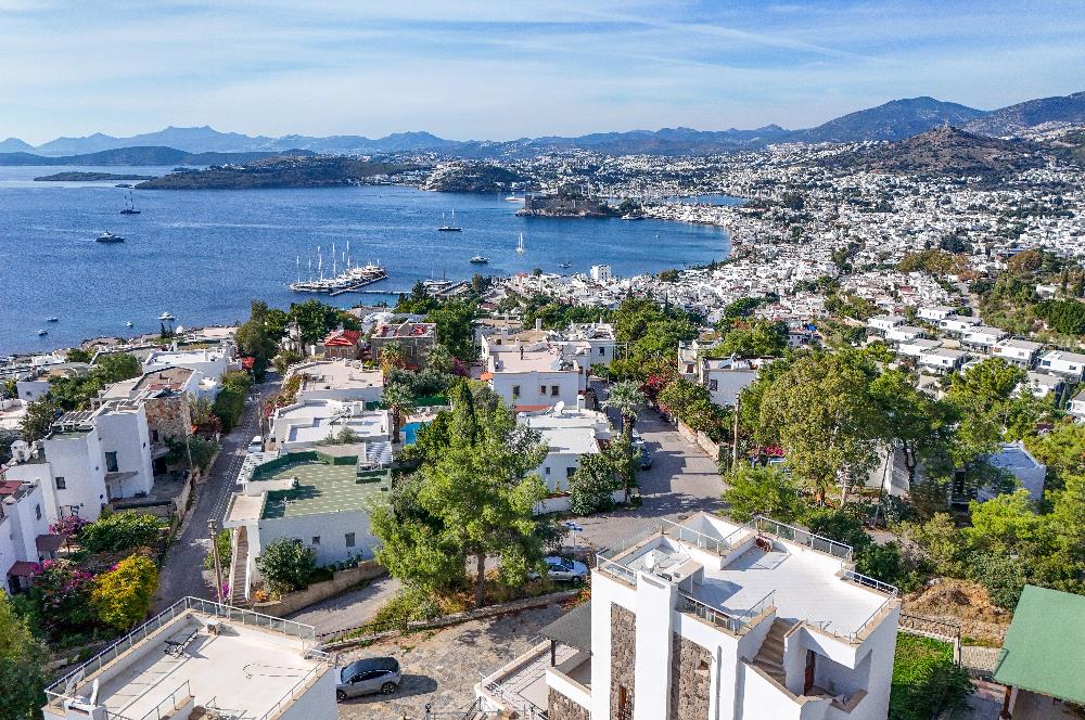Bodrum Kumbahçe Kale ve Deniz Manzaralı Satılık Müstakil Villa