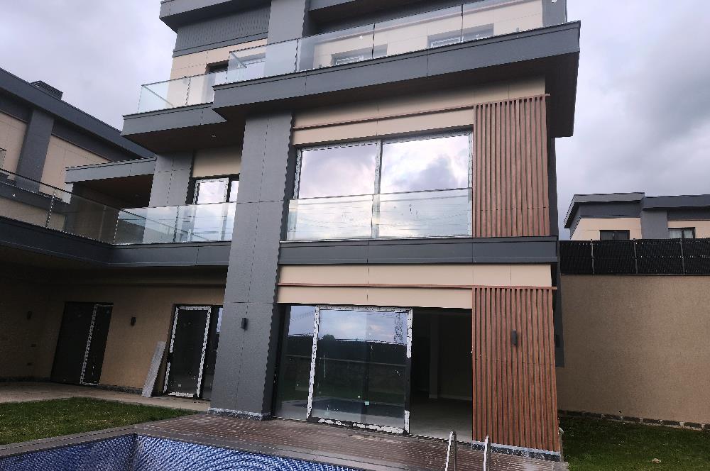 Prestijli Bölgede - Akasya Country 6+2 Kiralık Luxury Villa