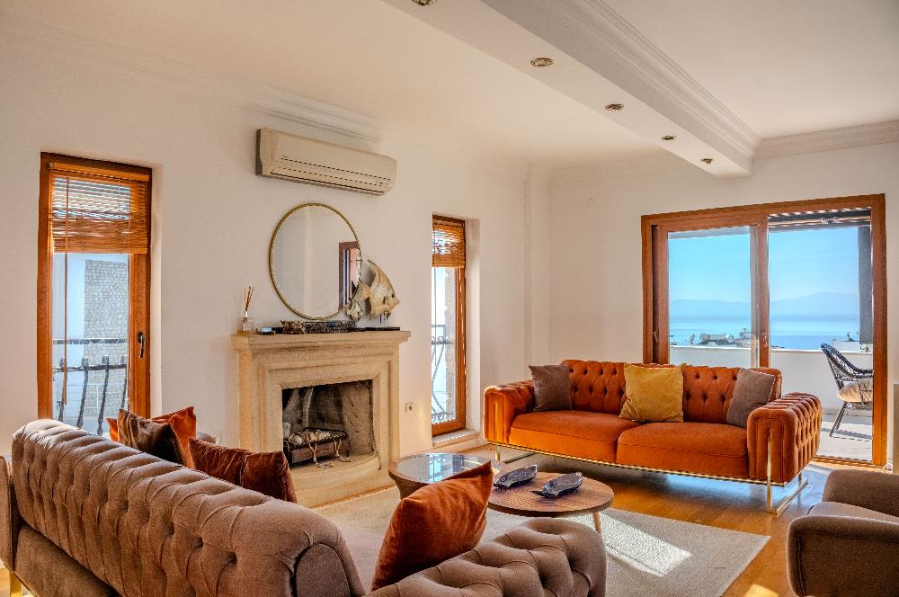 Bodrum Kumbahçe Kale ve Deniz Manzaralı Satılık Müstakil Villa