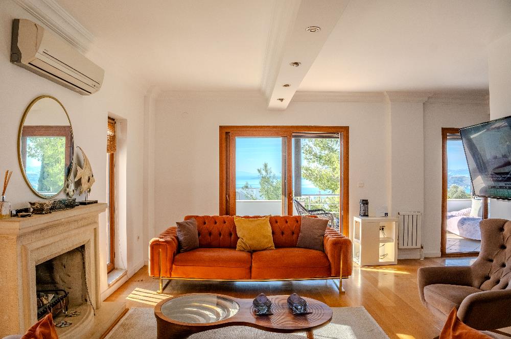 Bodrum Kumbahçe Kale ve Deniz Manzaralı Satılık Müstakil Villa