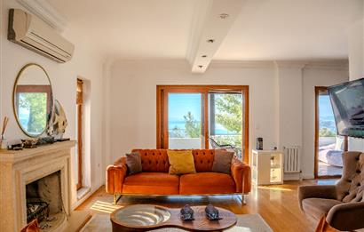 Bodrum Kumbahçe Kale ve Deniz Manzaralı Satılık Müstakil Villa