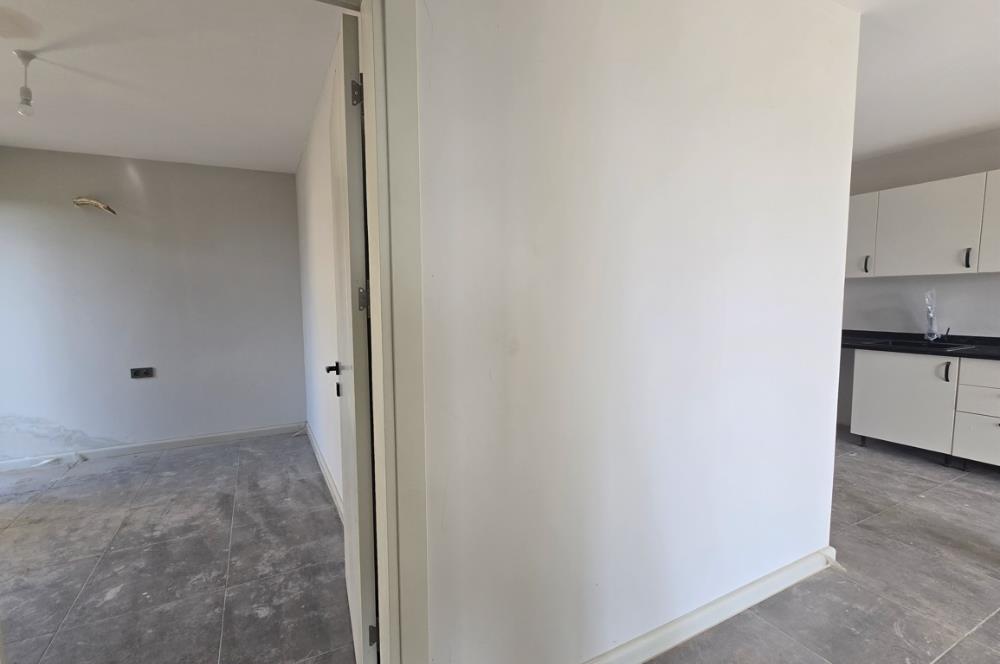 ADABÜKÜ'NDE SİTE İÇERİSİNDE SATILIK BAHÇELİ GÖL MANZARALI DAİRE