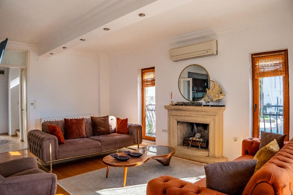 Bodrum Kumbahçe Kale ve Deniz Manzaralı Satılık Müstakil Villa