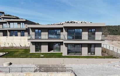 ADABÜKÜ'NDE SİTE İÇERİSİNDE SATILIK BAHÇELİ GÖL MANZARALI DAİRE