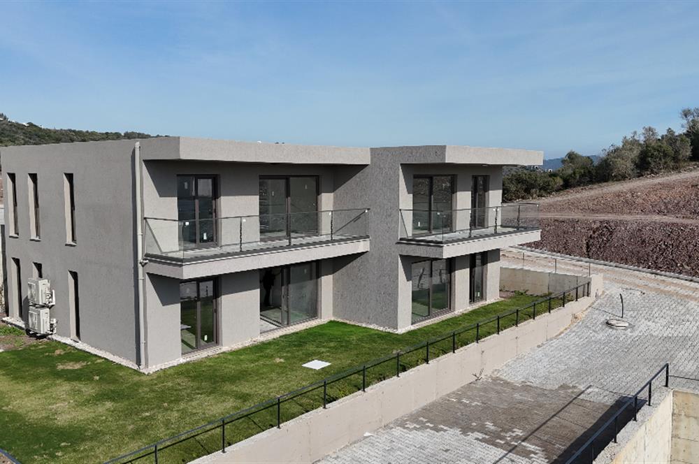 ADABÜKÜ'NDE SİTE İÇERİSİNDE SATILIK BAHÇELİ GÖL MANZARALI DAİRE