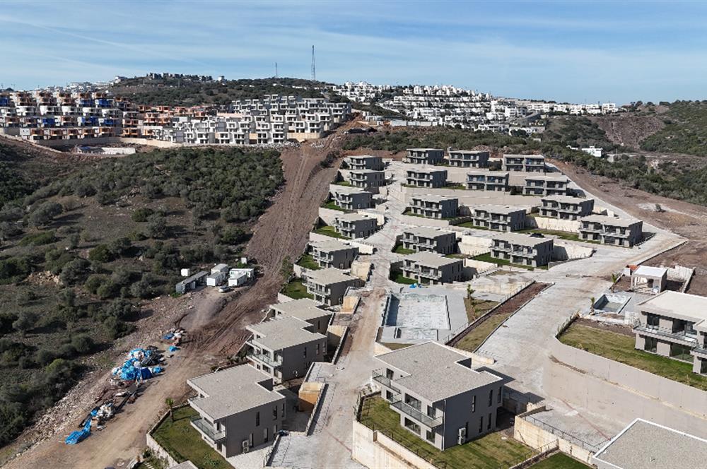 ADABÜKÜ'NDE SİTE İÇERİSİNDE SATILIK BAHÇELİ GÖL MANZARALI DAİRE