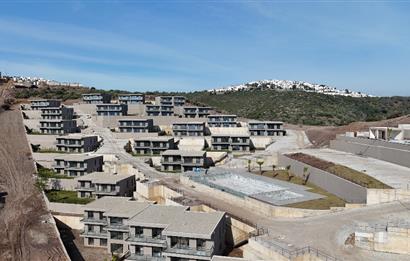 ADABÜKÜ'NDE SİTE İÇERİSİNDE SATILIK BAHÇELİ GÖL MANZARALI DAİRE