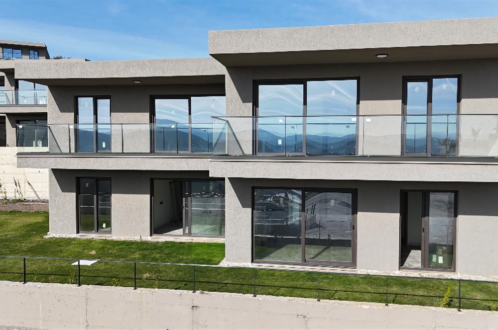 ADABÜKÜ'NDE SİTE İÇERİSİNDE SATILIK BAHÇELİ GÖL MANZARALI DAİRE