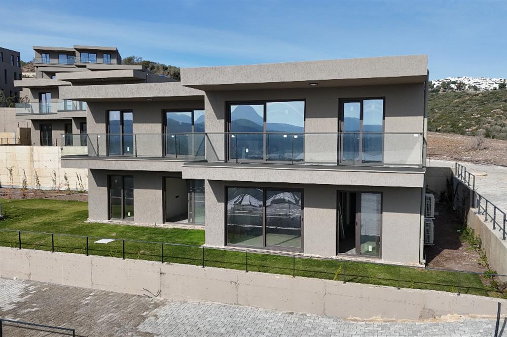 ADABÜKÜ'NDE SİTE İÇERİSİNDE SATILIK BAHÇELİ GÖL MANZARALI DAİRE