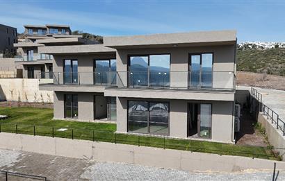 ADABÜKÜ'NDE SİTE İÇERİSİNDE SATILIK BAHÇELİ GÖL MANZARALI DAİRE