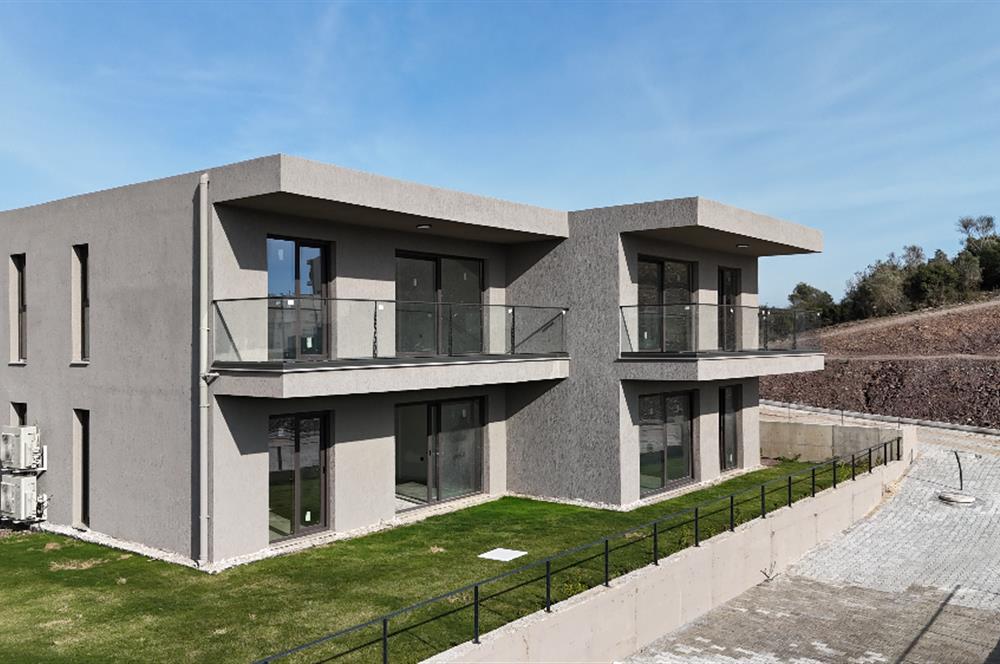 ADABÜKÜ'NDE SİTE İÇERİSİNDE SATILIK BAHÇELİ GÖL MANZARALI DAİRE