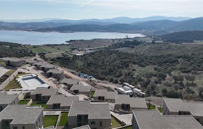 ADABÜKÜ'NDE SİTE İÇERİSİNDE SATILIK BAHÇELİ GÖL MANZARALI DAİRE