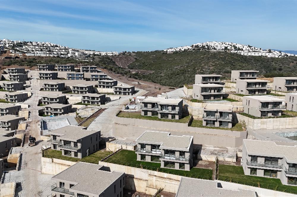 ADABÜKÜ'NDE SİTE İÇERİSİNDE SATILIK BAHÇELİ GÖL MANZARALI DAİRE