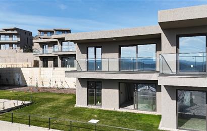 ADABÜKÜ'NDE SİTE İÇERİSİNDE SATILIK BAHÇELİ GÖL MANZARALI DAİRE