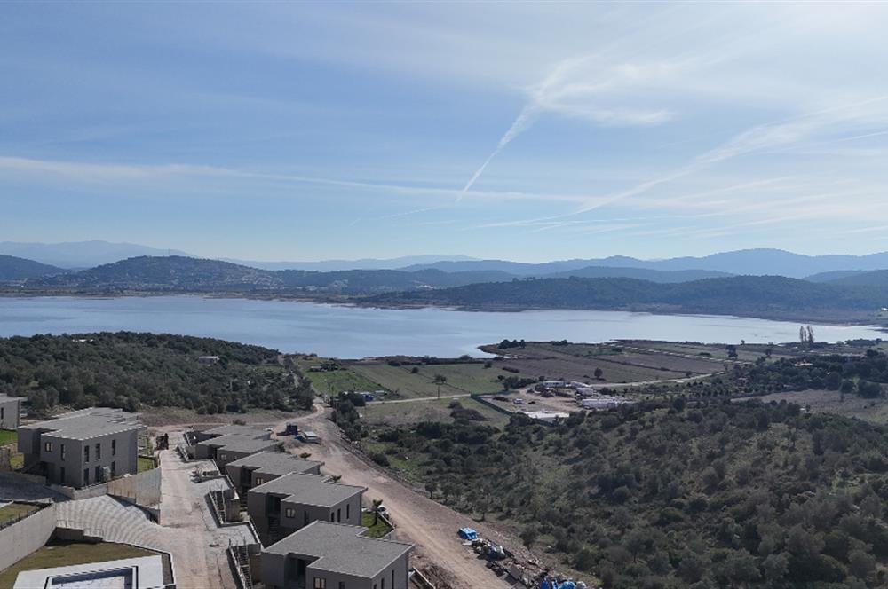 ADABÜKÜ'NDE SİTE İÇERİSİNDE SATILIK BAHÇELİ GÖL MANZARALI DAİRE