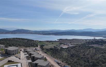 ADABÜKÜ'NDE SİTE İÇERİSİNDE SATILIK BAHÇELİ GÖL MANZARALI DAİRE