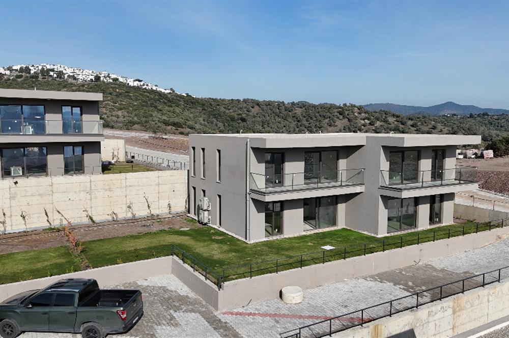 ADABÜKÜ'NDE SİTE İÇERİSİNDE SATILIK BAHÇELİ GÖL MANZARALI DAİRE