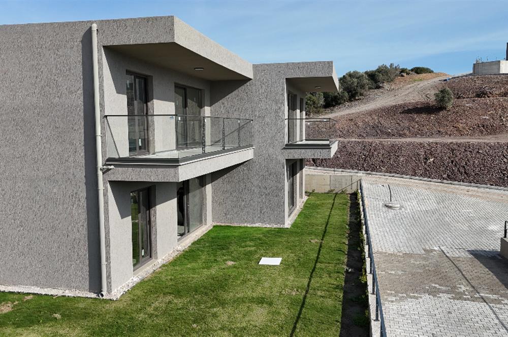 ADABÜKÜ'NDE SİTE İÇERİSİNDE SATILIK BAHÇELİ GÖL MANZARALI DAİRE