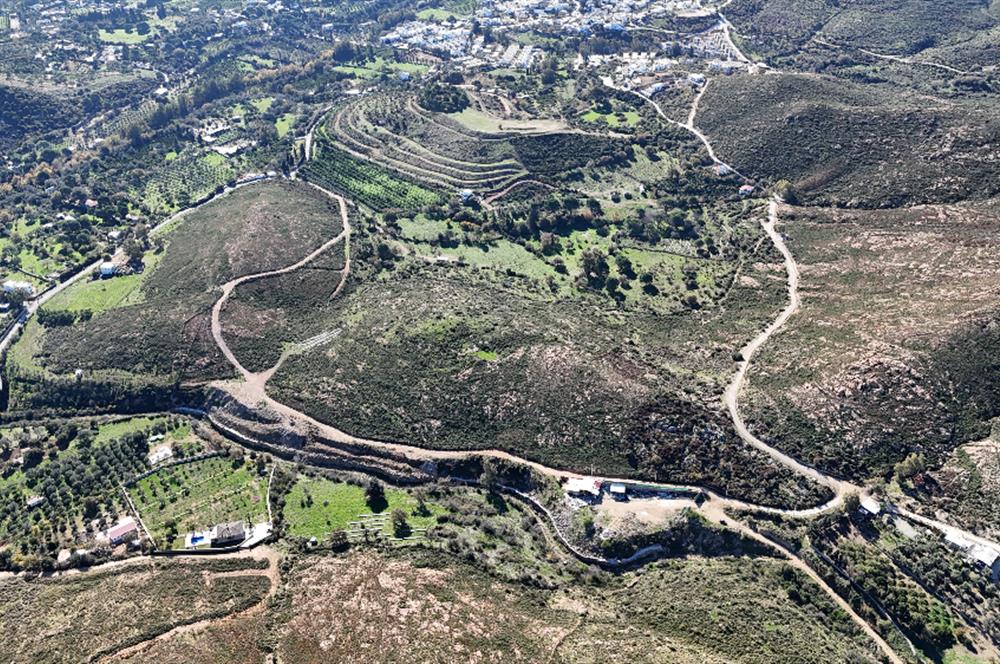 Bodrum Dereköy Kavakderesi’nde Dereye Cepheli, Yapı Kayıt Alanı Bulunan 8.437 m² Arazi