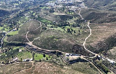 Bodrum Dereköy Kavakderesi’nde Dereye Cepheli, Yapı Kayıt Alanı Bulunan 8.437 m² Arazi