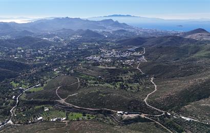 Bodrum Dereköy Kavakderesi’nde Dereye Cepheli, Yapı Kayıt Alanı Bulunan 8.437 m² Arazi