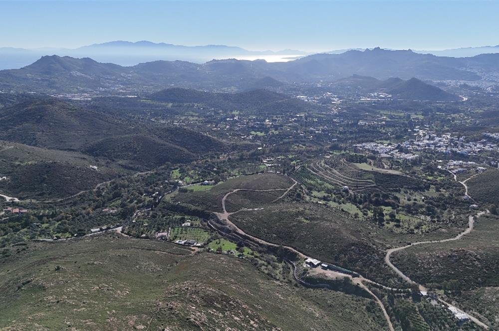 Bodrum Dereköy Kavakderesi’nde Dereye Cepheli, Yapı Kayıt Alanı Bulunan 8.437 m² Arazi