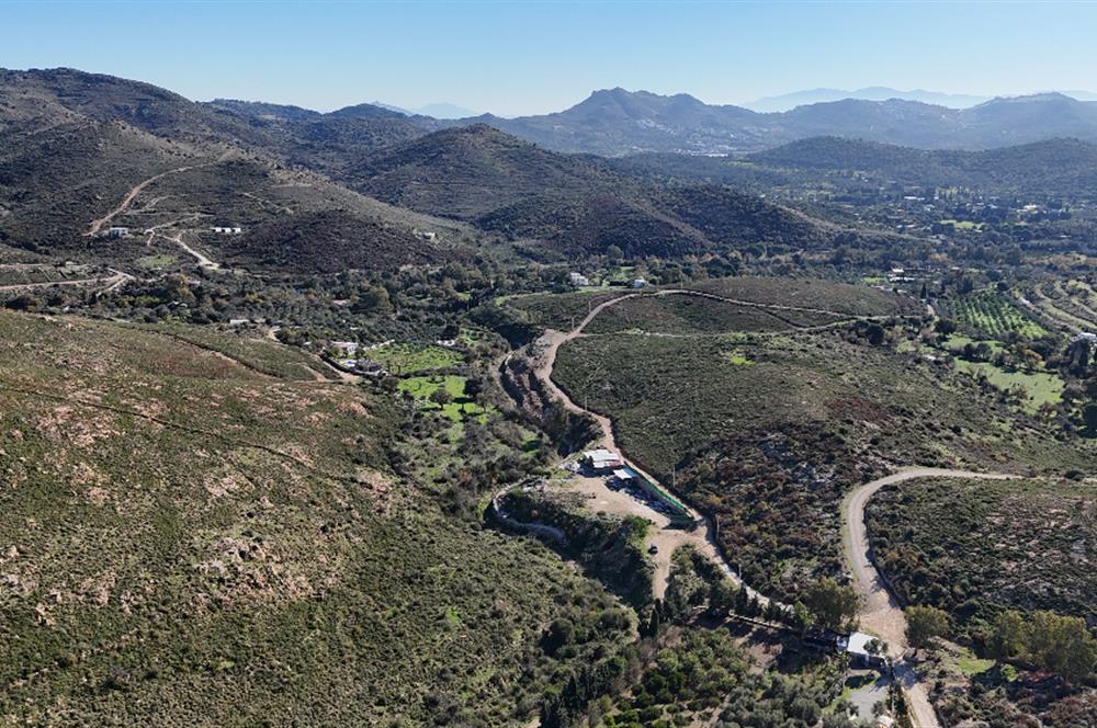 Bodrum Dereköy Kavakderesi’nde Dereye Cepheli, Yapı Kayıt Alanı Bulunan 8.437 m² Arazi