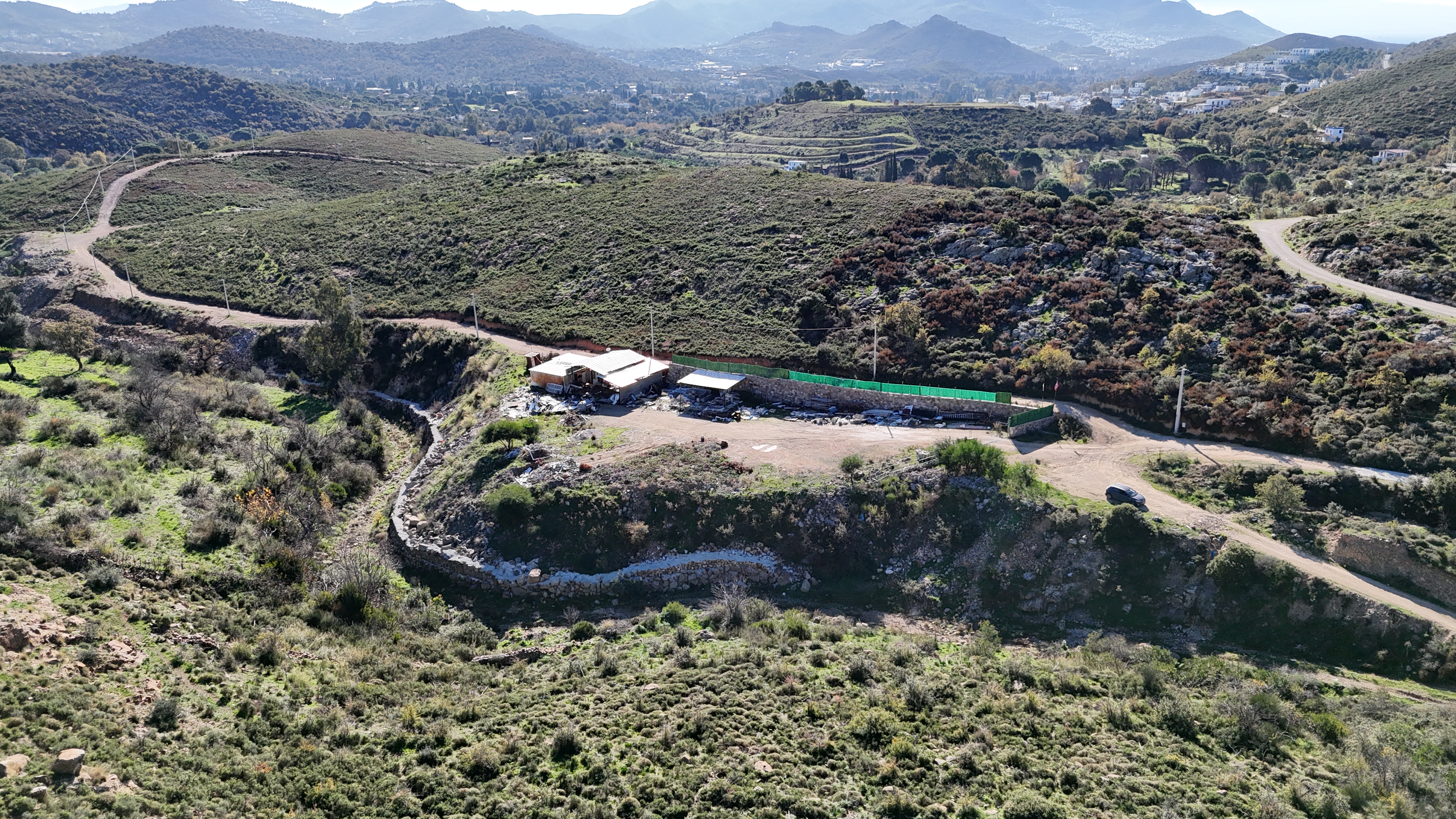 Bodrum Dereköy Kavakderesi’nde Dereye Cepheli, Yapı Kayıt Alanı Bulunan 8.437 m² Arazi