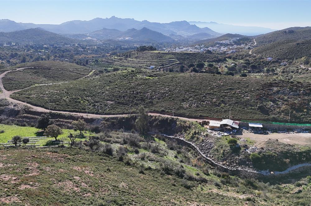 Bodrum Dereköy Kavakderesi’nde Dereye Cepheli, Yapı Kayıt Alanı Bulunan 8.437 m² Arazi