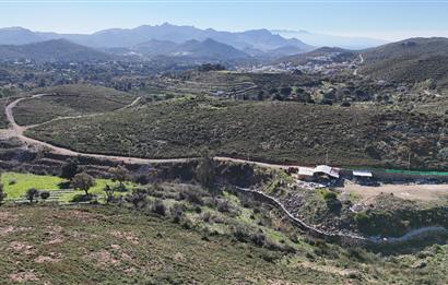 Bodrum Dereköy Kavakderesi’nde Dereye Cepheli, Yapı Kayıt Alanı Bulunan 8.437 m² Arazi