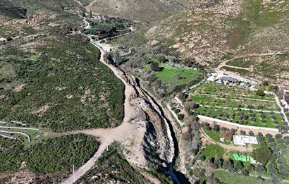 Bodrum Dereköy Kavakderesi’nde Dereye Cepheli, Yapı Kayıt Alanı Bulunan 8.437 m² Arazi