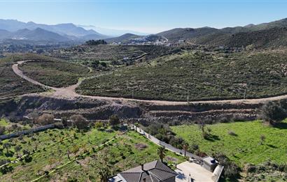 Bodrum Dereköy Kavakderesi’nde Dereye Cepheli, Yapı Kayıt Alanı Bulunan 8.437 m² Arazi