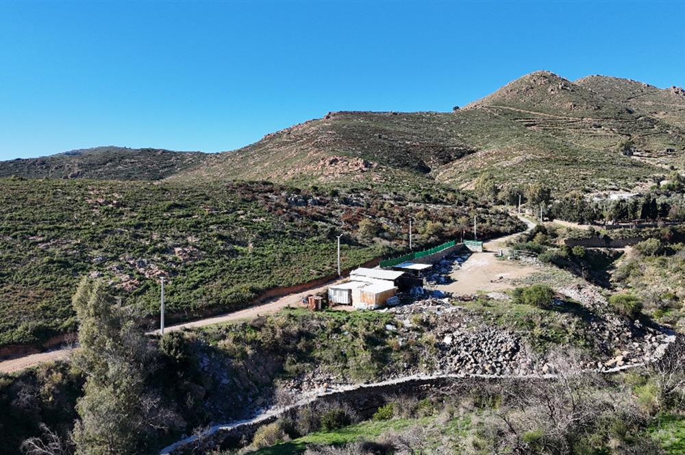 Bodrum Dereköy Kavakderesi’nde Dereye Cepheli, Yapı Kayıt Alanı Bulunan 8.437 m² Arazi