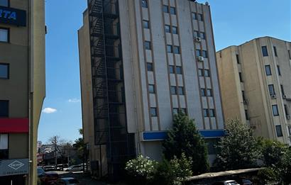 BOSTANCI OTO SANAYİ SİTESİ GİRİŞİNDE GENİŞ,KULLANIŞLI OFİS KATI