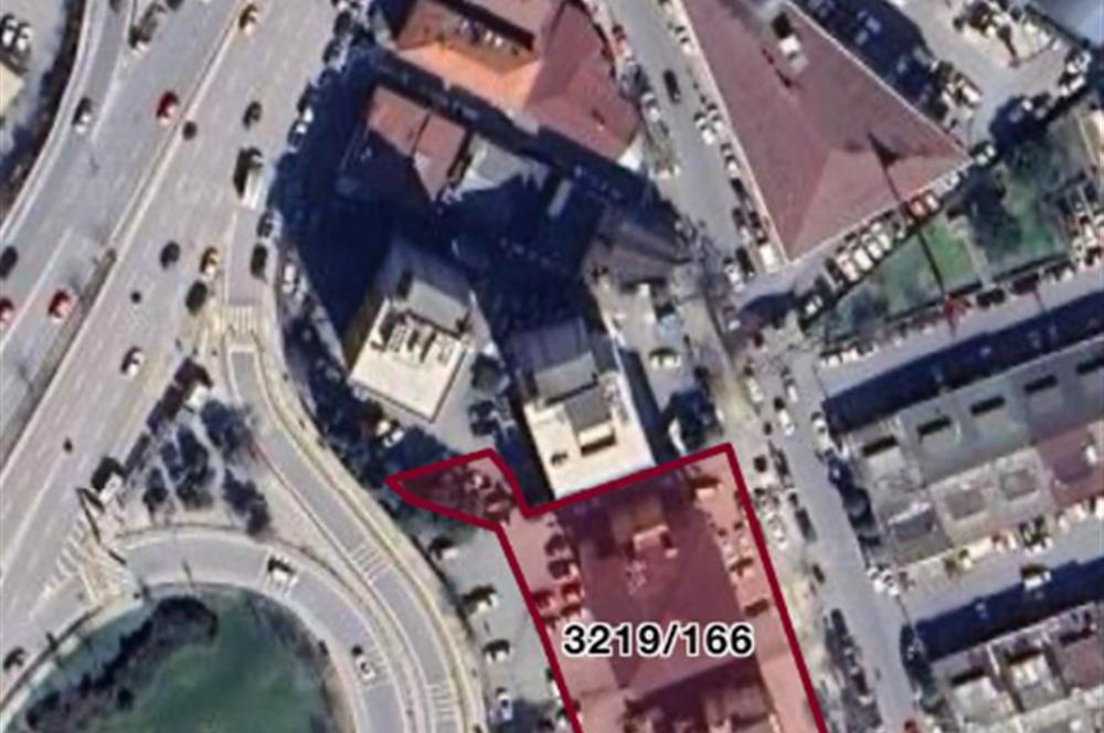 BOSTANCI OTO SANAYİ SİTESİ GİRİŞİNDE GENİŞ,KULLANIŞLI OFİS KATI