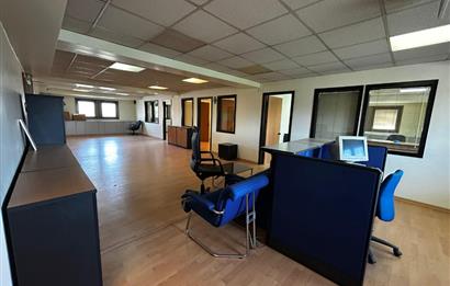 BOSTANCI OTO SANAYİ SİTESİ GİRİŞİNDE GENİŞ,KULLANIŞLI OFİS KATI