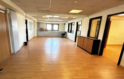 BOSTANCI OTO SANAYİ SİTESİ GİRİŞİNDE GENİŞ,KULLANIŞLI OFİS KATI