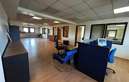 BOSTANCI OTO SANAYİ SİTESİ GİRİŞİNDE GENİŞ,KULLANIŞLI OFİS KATI