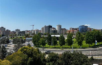 BOSTANCI OTO SANAYİ SİTESİ GİRİŞİNDE GENİŞ,KULLANIŞLI OFİS KATI